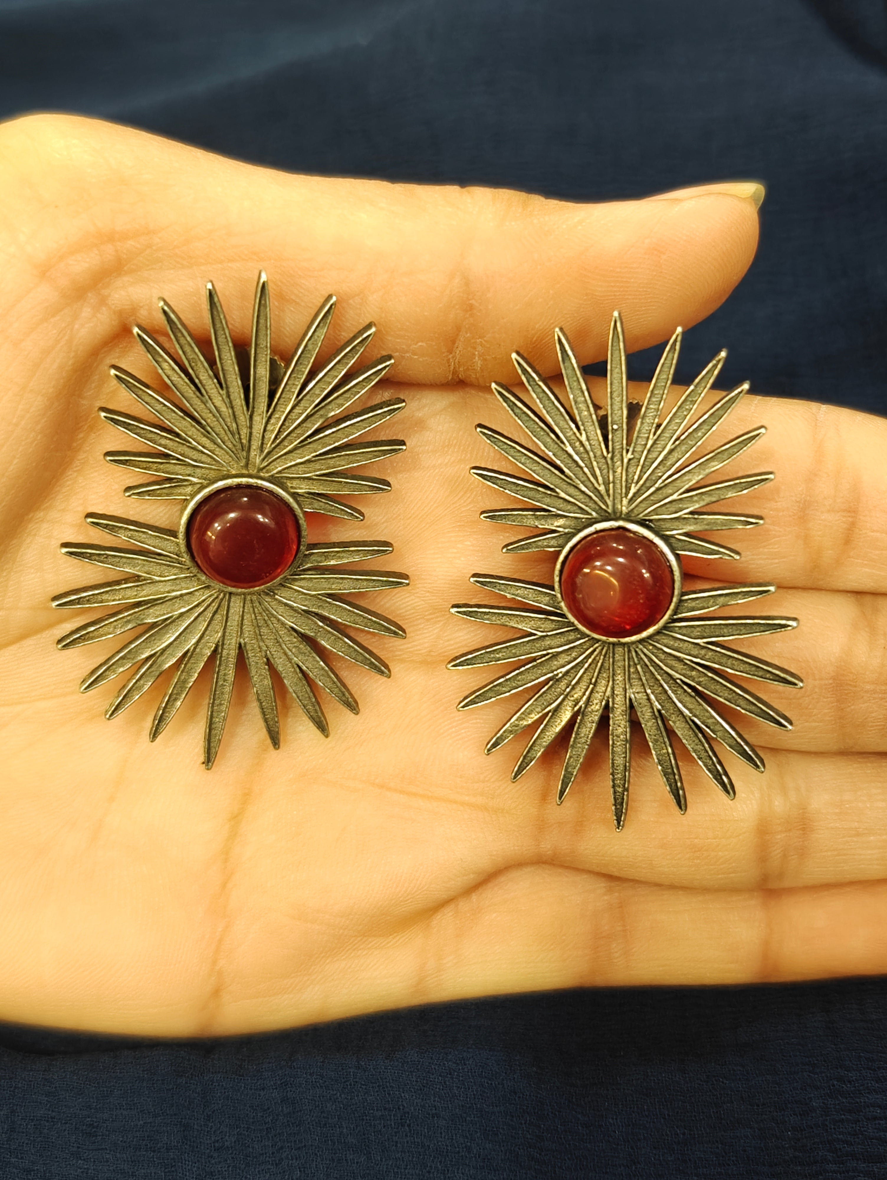 Fashionable Studs 012032